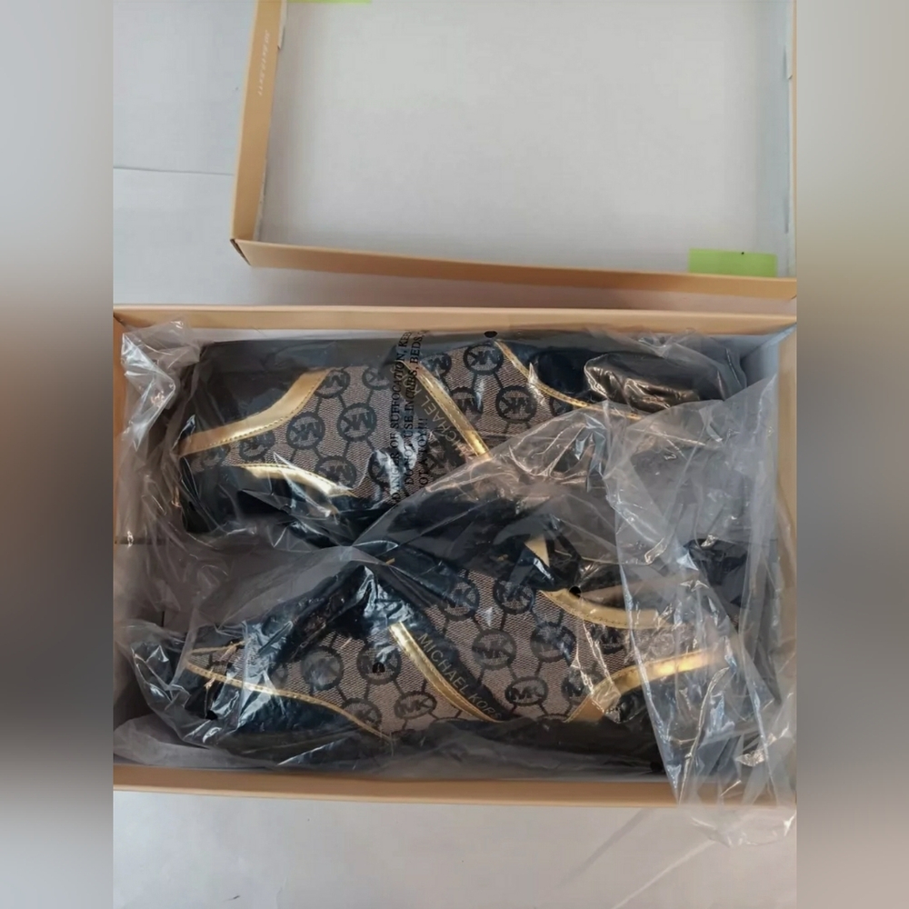 NEW Michael Kors Black And Gold Logo Monogram Jacquared Sneakers Women's 9 M - Picture 3 of 7